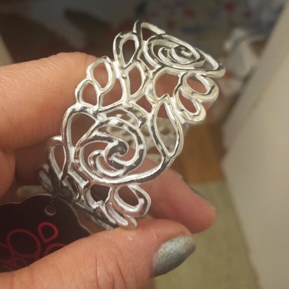 Paparazzi Cuff Bracelet  NWT - Picture 5 of 5